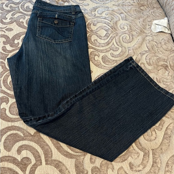 Gloria Vanderbilt Women's Dark Blue Bootcut Jeans – Size 14 – Comfortable & Flat - Picture 9 of 10